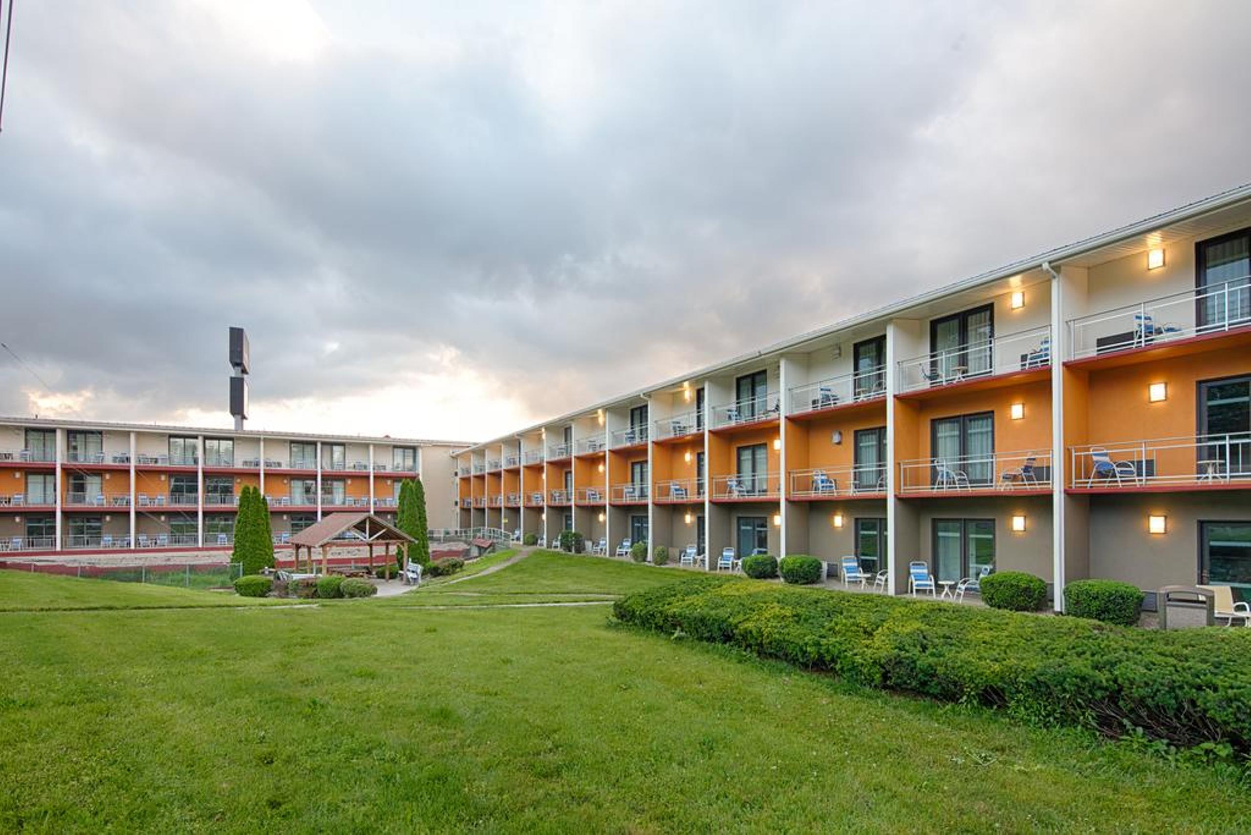 Clarion Inn&Suites Chambersburg Exterior foto